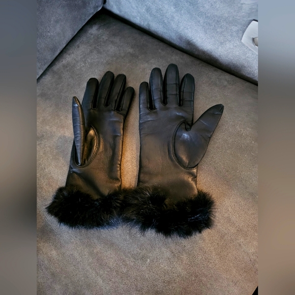 Danier Leather Gloves -Small - Picture 2 of 3